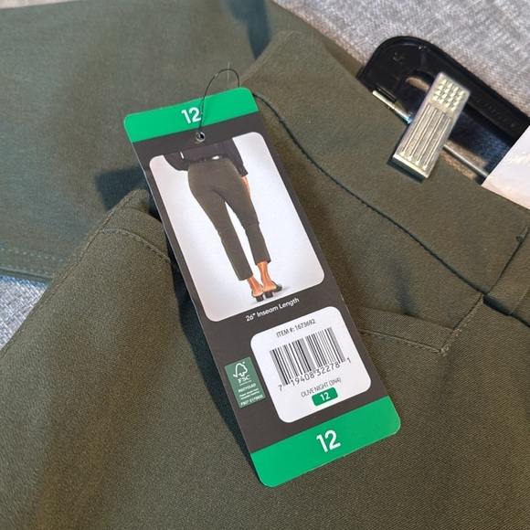 Banana Republic Ladies' Slim-Straight Capri Pant Olive night color - Picture 7 of 12